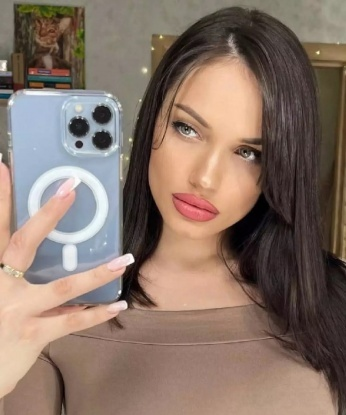 У вас есть желание испытать настоящую страсть? Тогда я иду к вам! Мои услуги включают релаксацию, эротический массаж, французский любовь и многое другое. У меня есть отличные отзывы от моих клиентов, которые говорят об уникальности и нежности моих услуг. Мои фотографии гарантировано отзывчивы и демонстрируют мою естественную красоту. Я живу в Москве и с нетерпением жду вашего звонка или сообщения, чтобы создать незабываемые моменты удовольствия вместе. 💕💋 Машенька